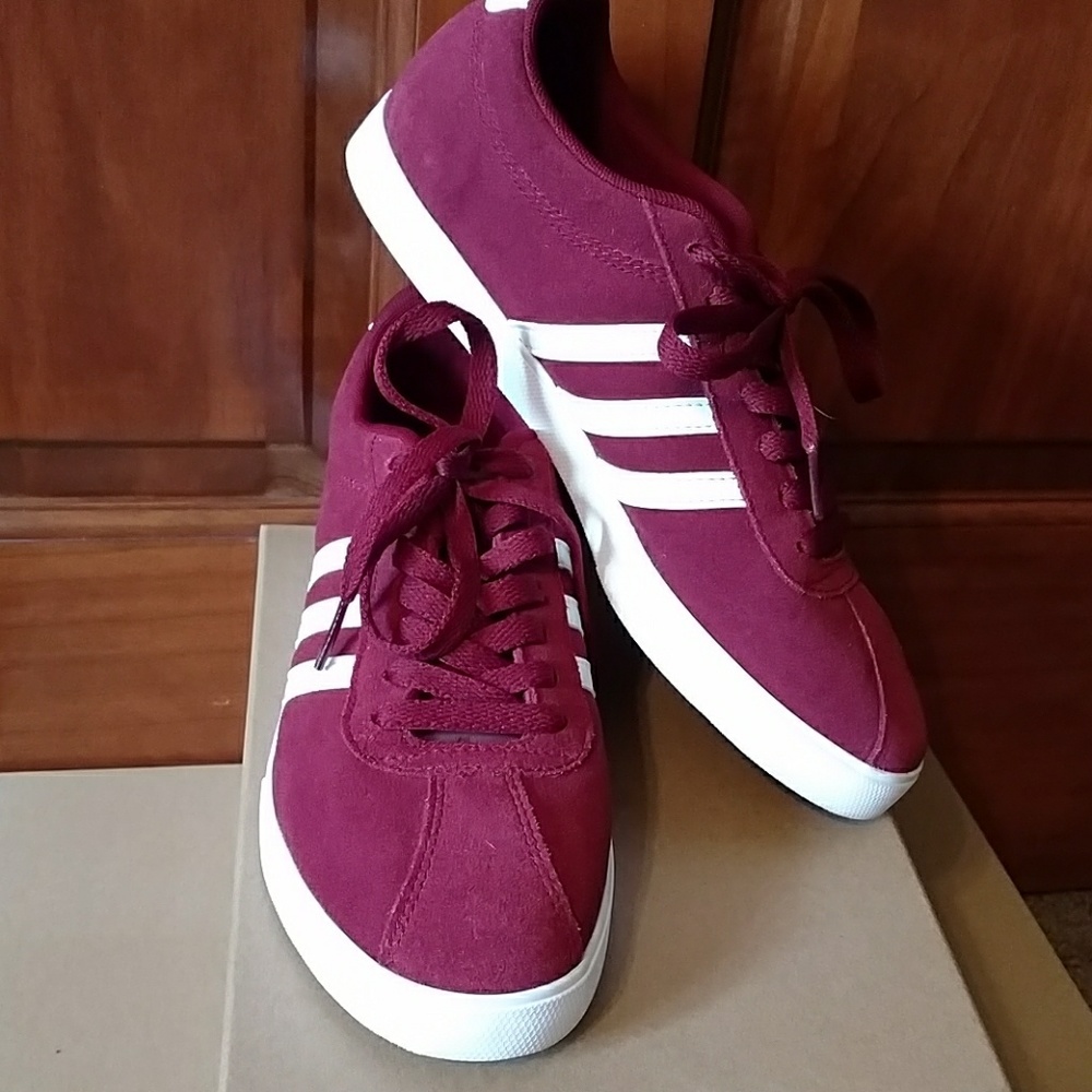 NWOT (Reposh) burgundy Adidas Neo Courtset!